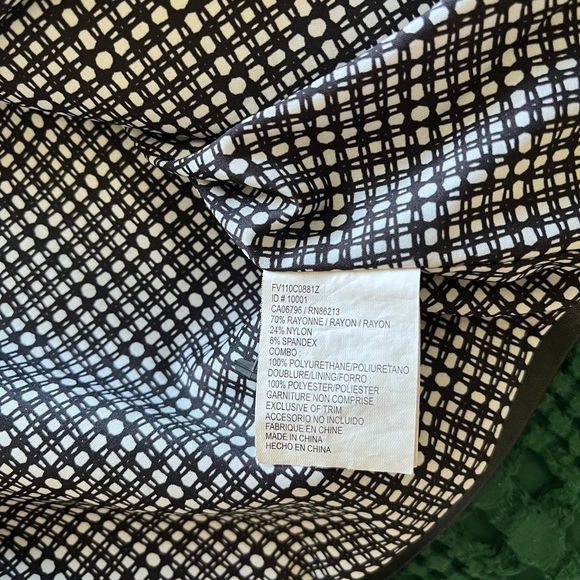 Burgundy Tristan blazer with faux leather detail and charming interior lining - Picture 7 of 7